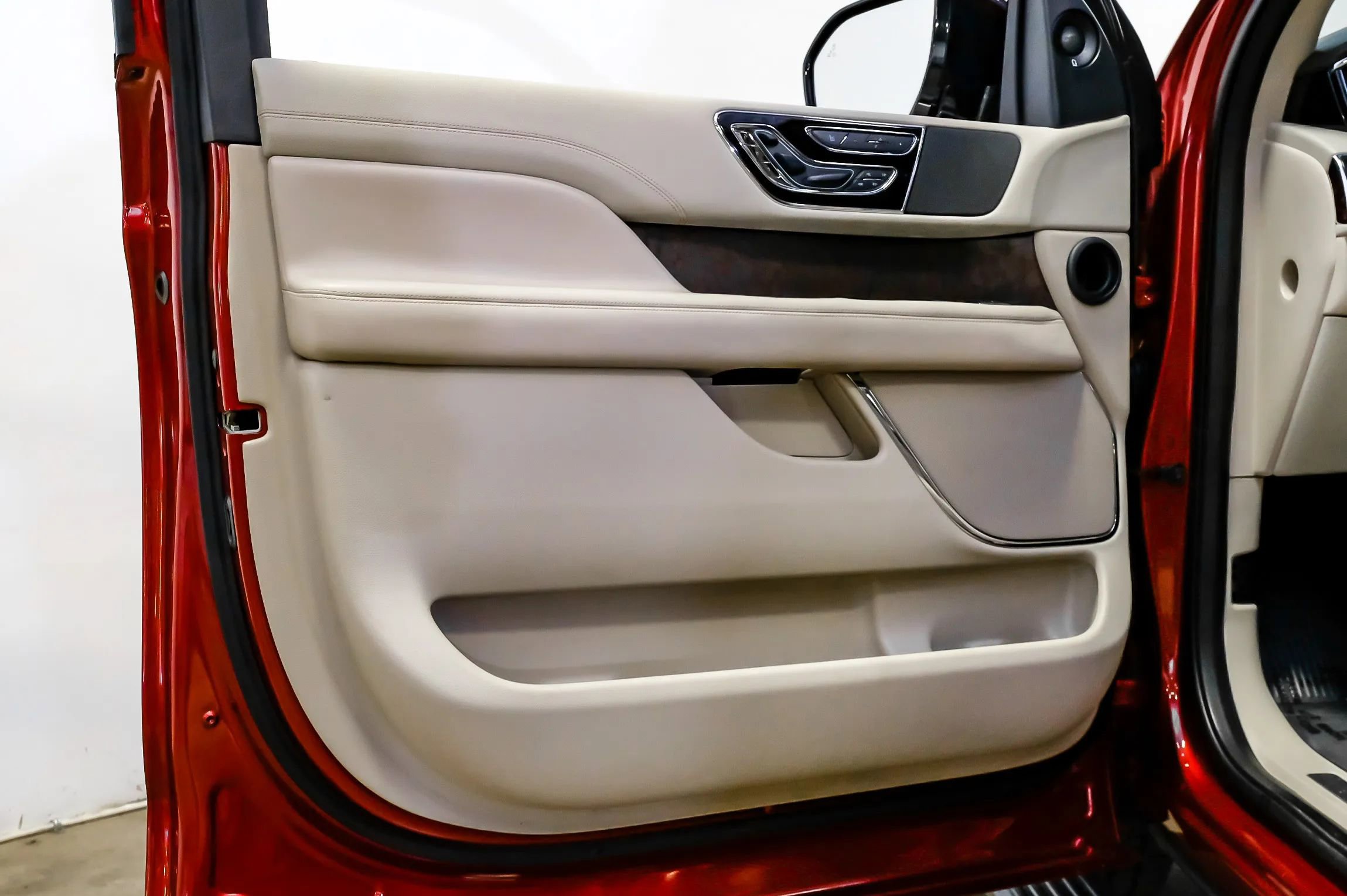 Used 2019 Lincoln Navigator Select image 37