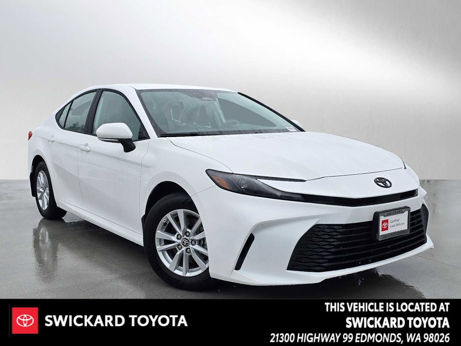 Certified 2025 Toyota Camry LE image 1