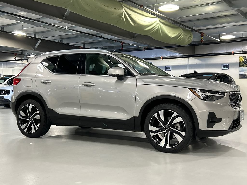 Certified 2024 Volvo XC40 B5 Plus w/ Protection Package Premier