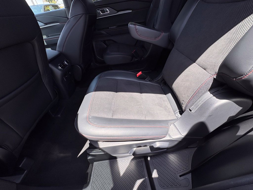 Used 2026 Ford Explorer ST RWD image 29