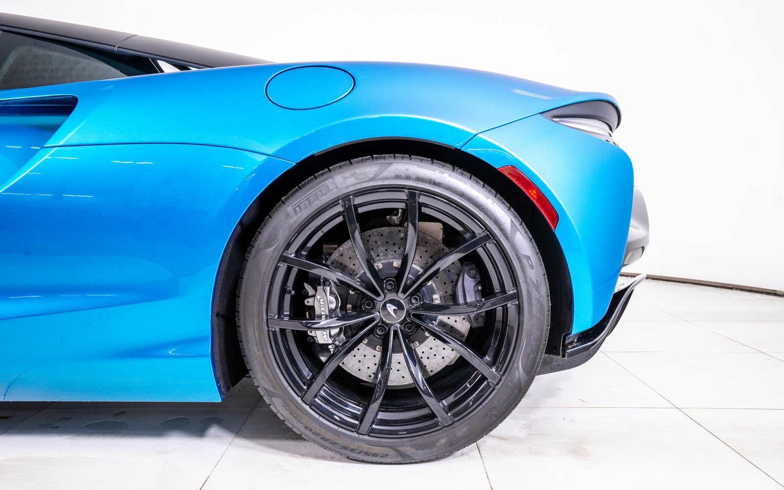 Used 2024 McLaren Artura image 13