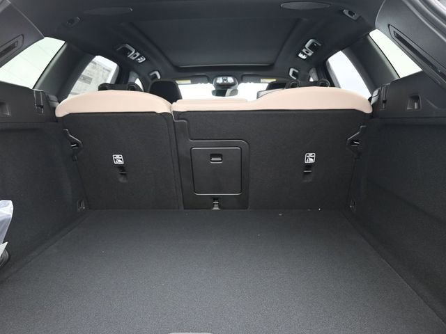 New 2026 Volvo XC60 B5 Plus w/ Protection Package Premier image 32