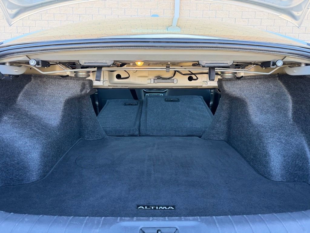 Used 2024 Nissan Altima 2.5 SV image 11