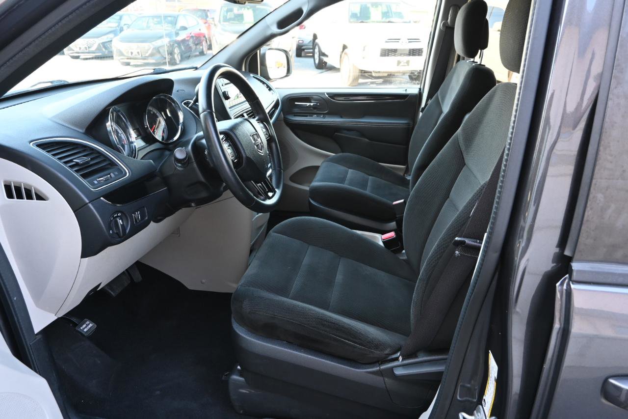 Used 2016 Dodge Grand Caravan SE image 13