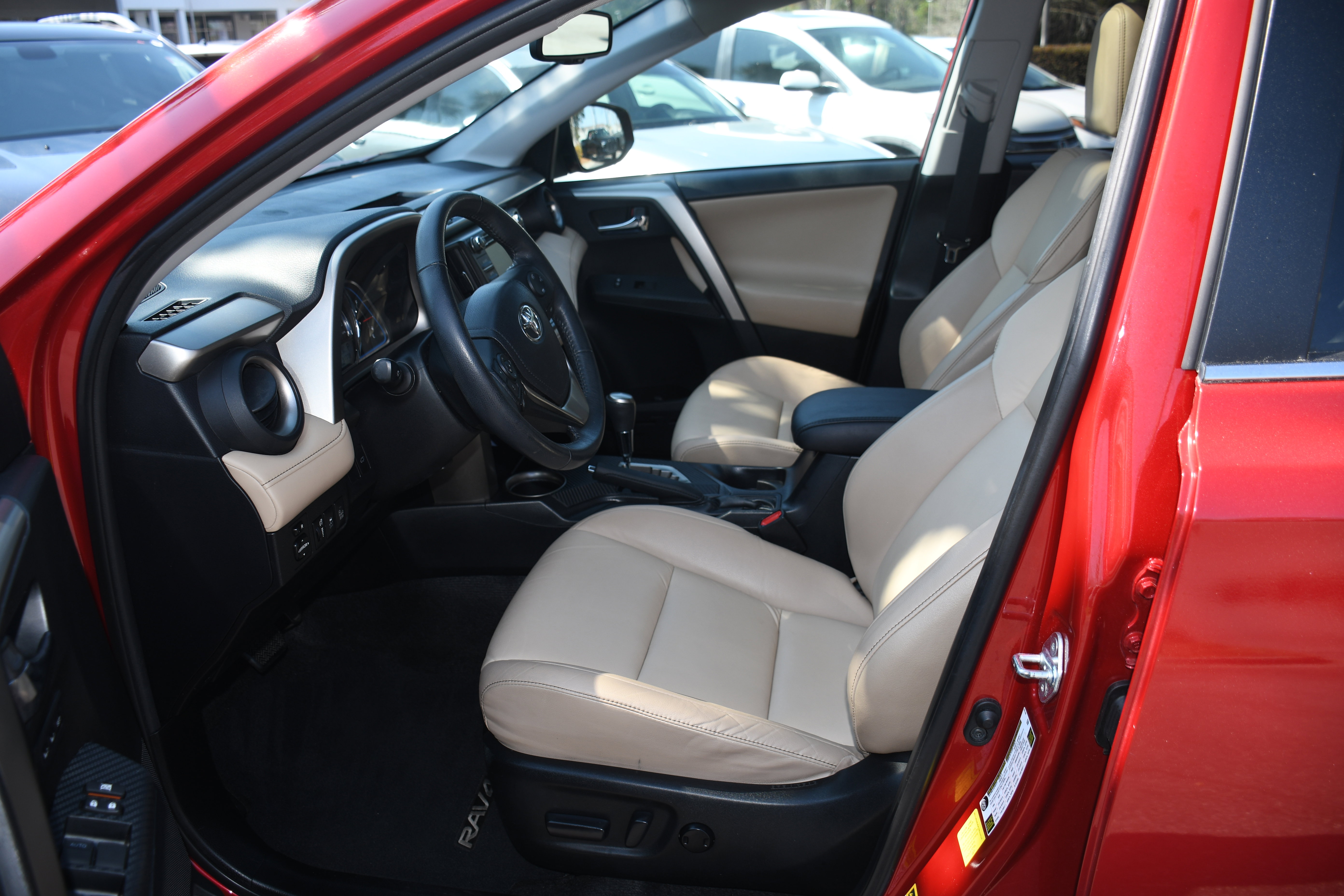 Used 2015 Toyota RAV4 Limited w/ Technology Package image 8