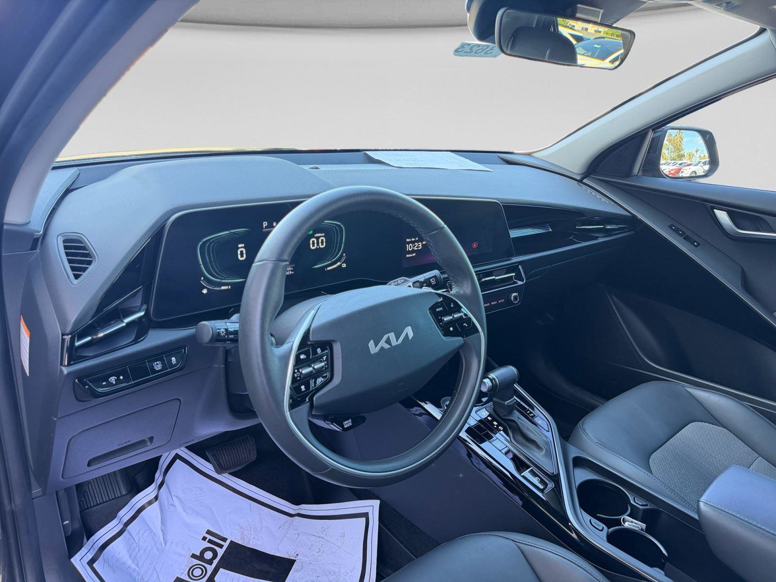 Certified 2023 Kia Niro EX image 14