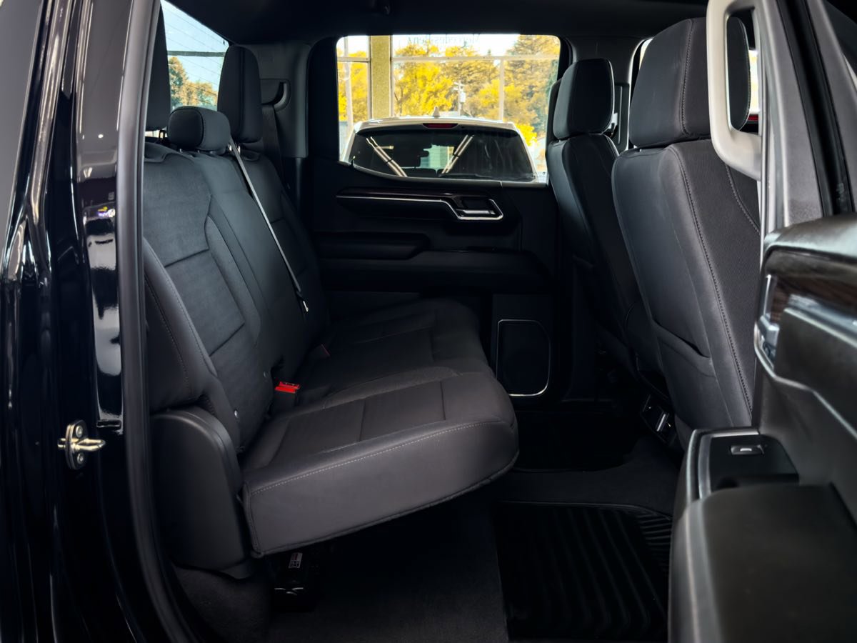 Used 2024 Chevrolet Silverado 1500 LT image 33
