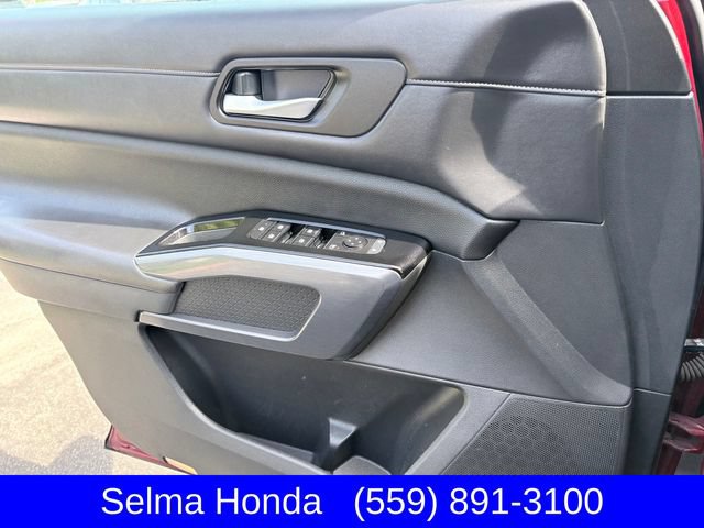 Used 2022 Nissan Pathfinder SL AWD/4WD image 13