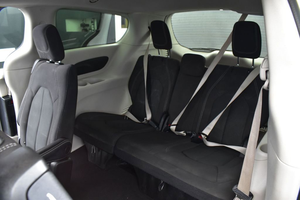 Used 2022 Chrysler Voyager LX FWD image 19