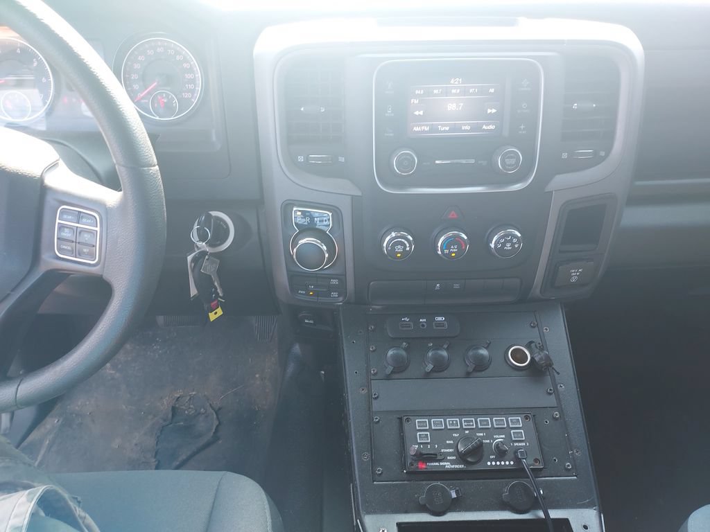 Used 2022 RAM 1500 4x4 Crew Cab Classic w/ Chrome Appearance Group image 20