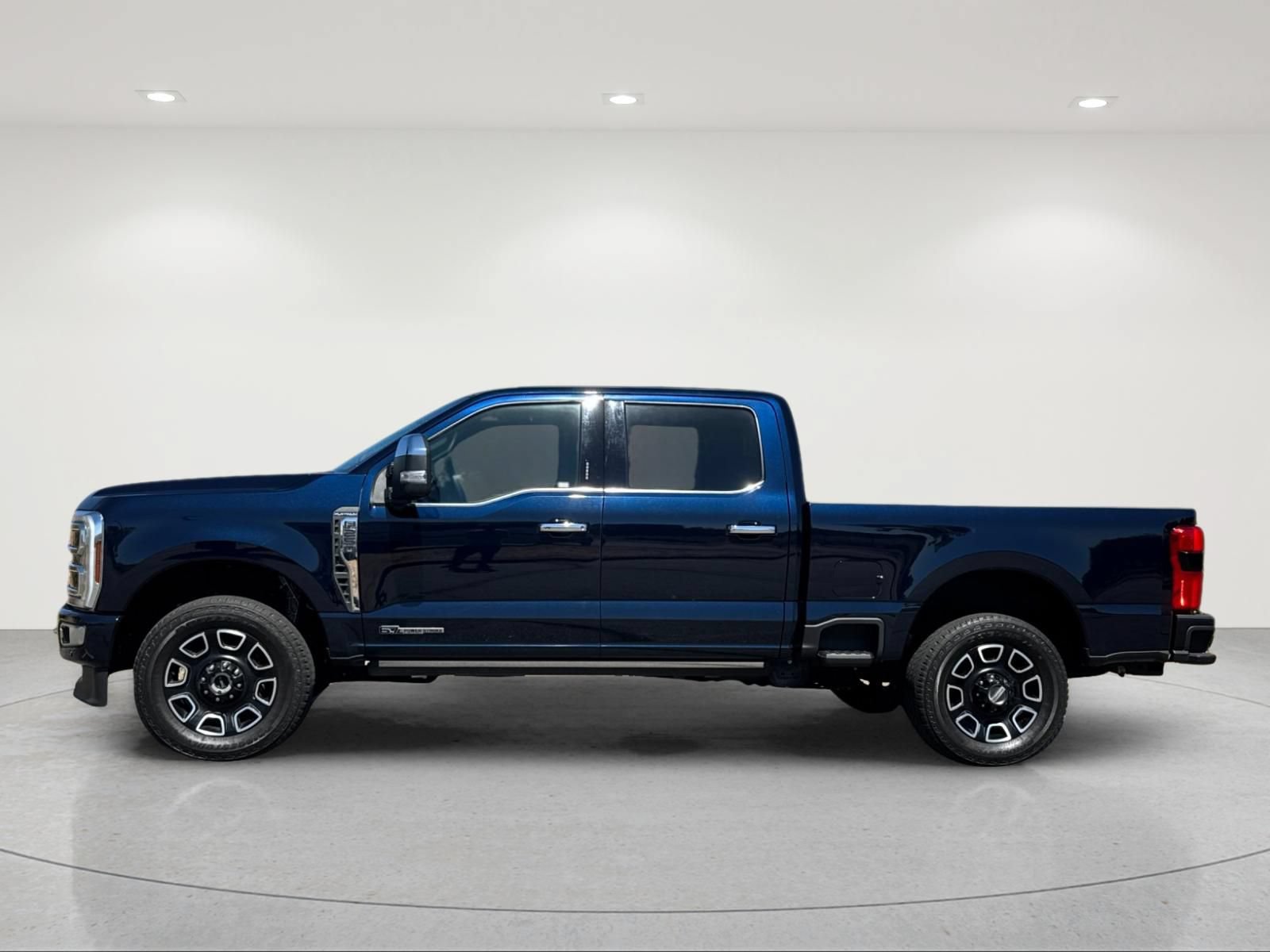 Used 2024 Ford F250 Platinum w/ FX4 Off-Road Package AWD/4WD image 3