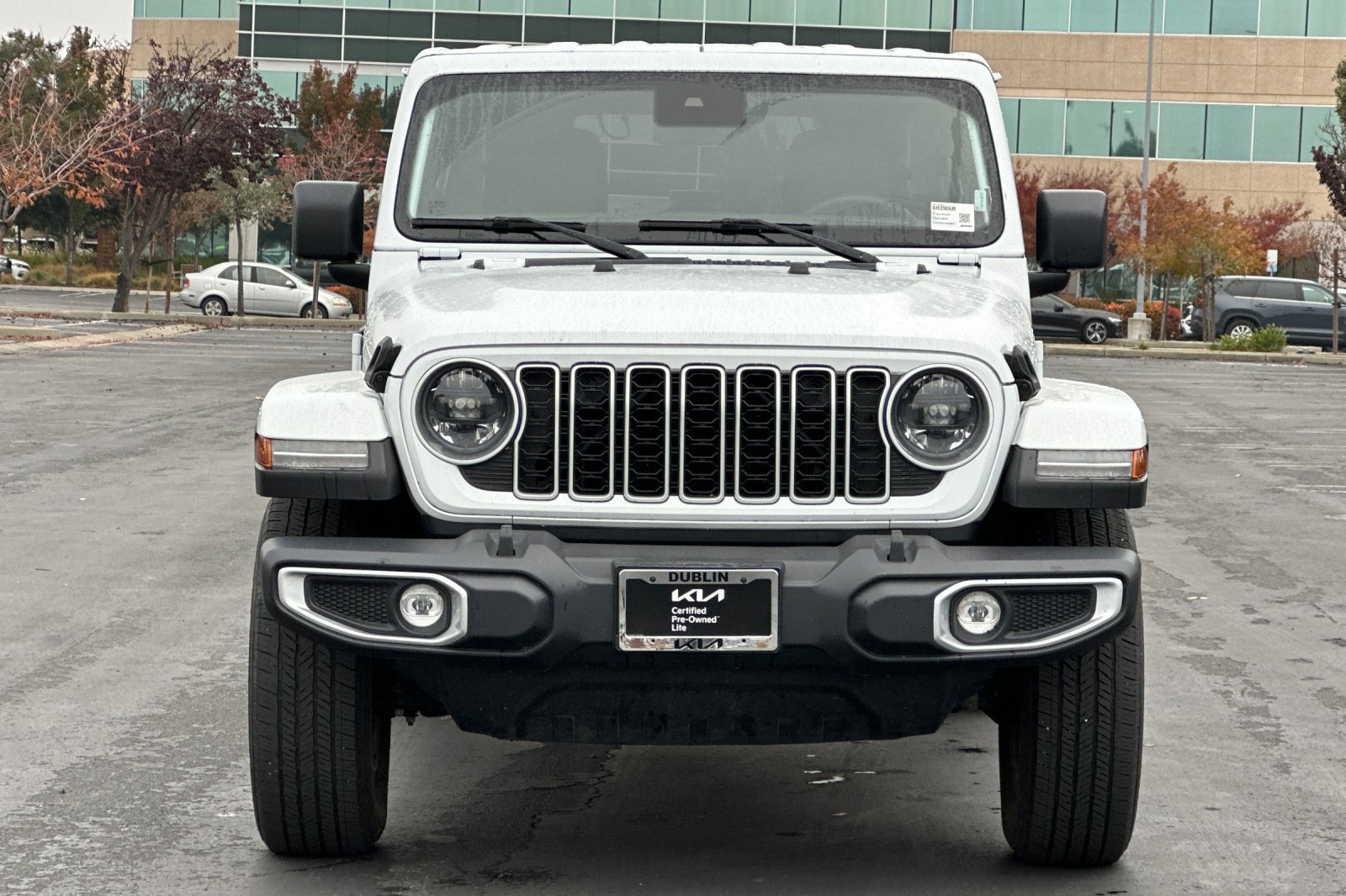 Used 2025 Jeep Wrangler Sahara image 9