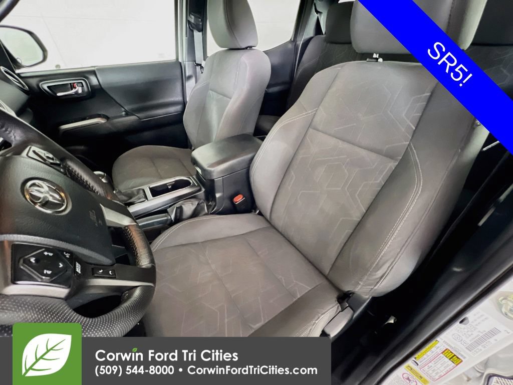 Used 2017 Toyota Tacoma SR5 AWD/4WD image 25