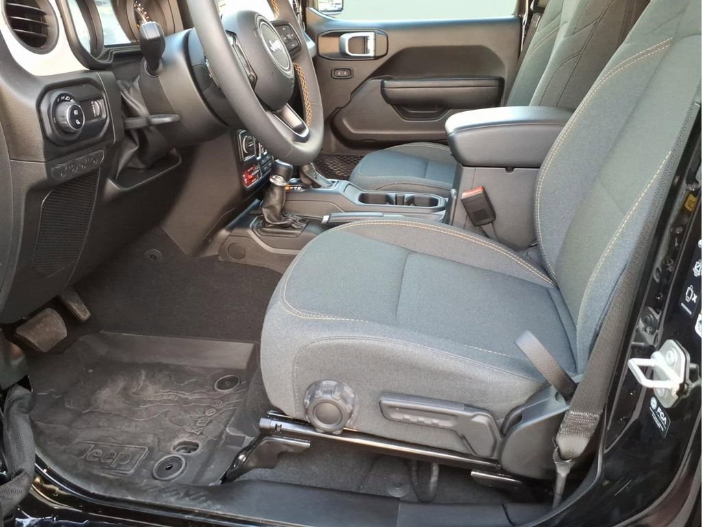 Used 2024 Jeep Gladiator Sport image 17