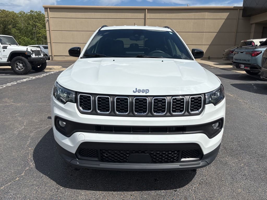 Used 2024 Jeep Compass Latitude image 2