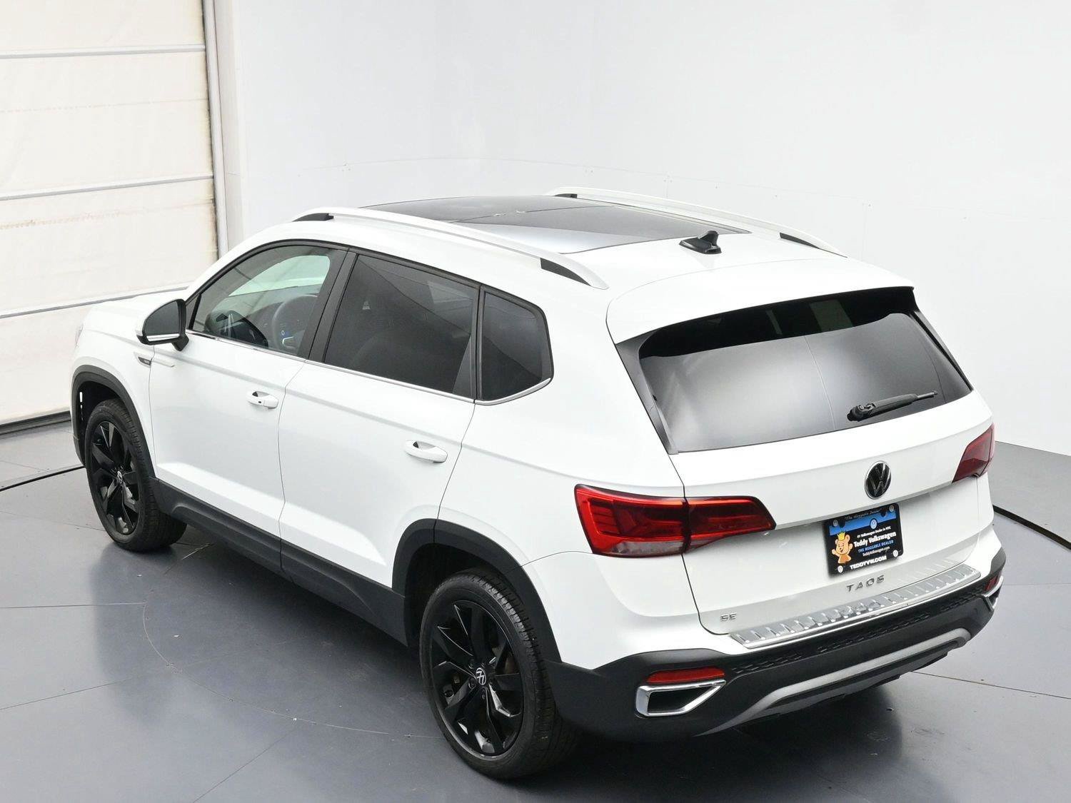 Used 2023 Volkswagen Taos SE w/ Panoramic Sunroof Package FWD image 33