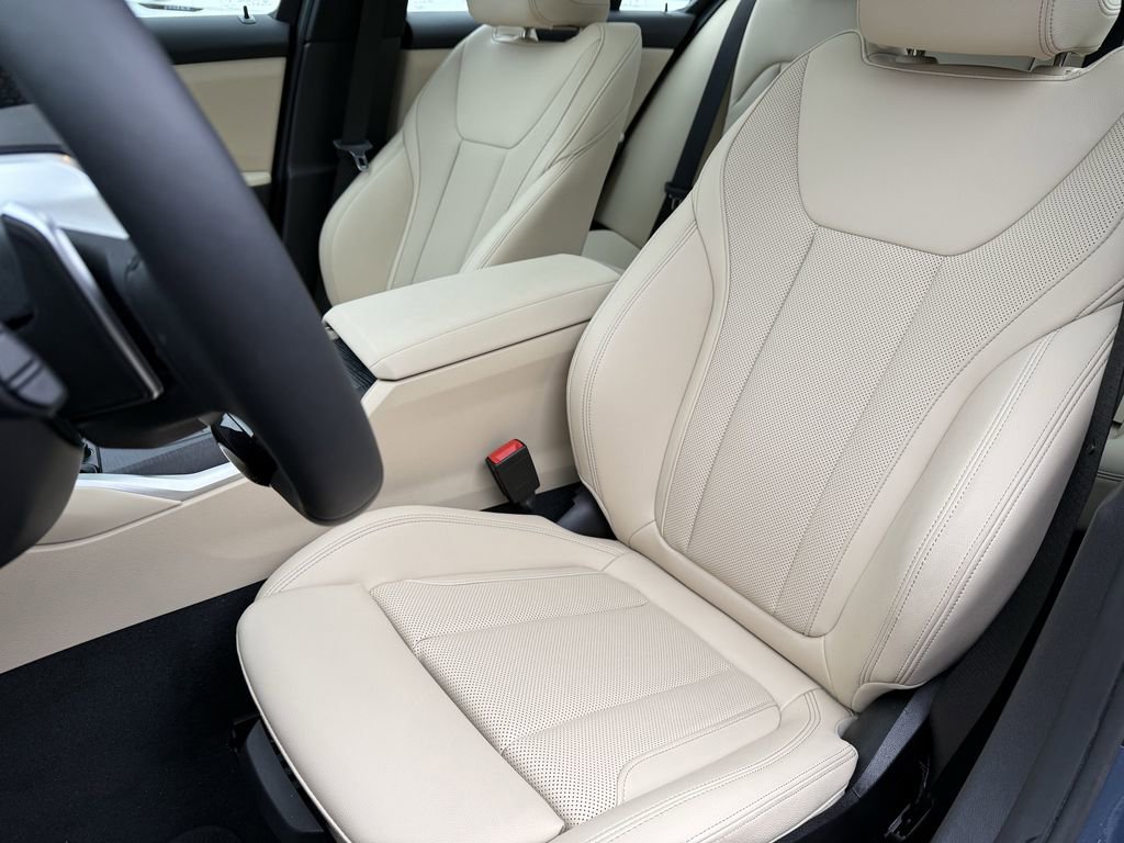 Used 2025 BMW 330i xDrive Sedan w/ Convenience Package image 34
