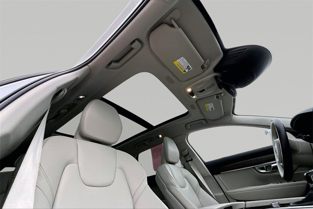 Used 2021 Volvo V90 T6 Cross Country image 26