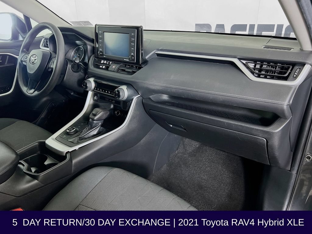 Used 2021 Toyota RAV4 XLE AWD/4WD image 31