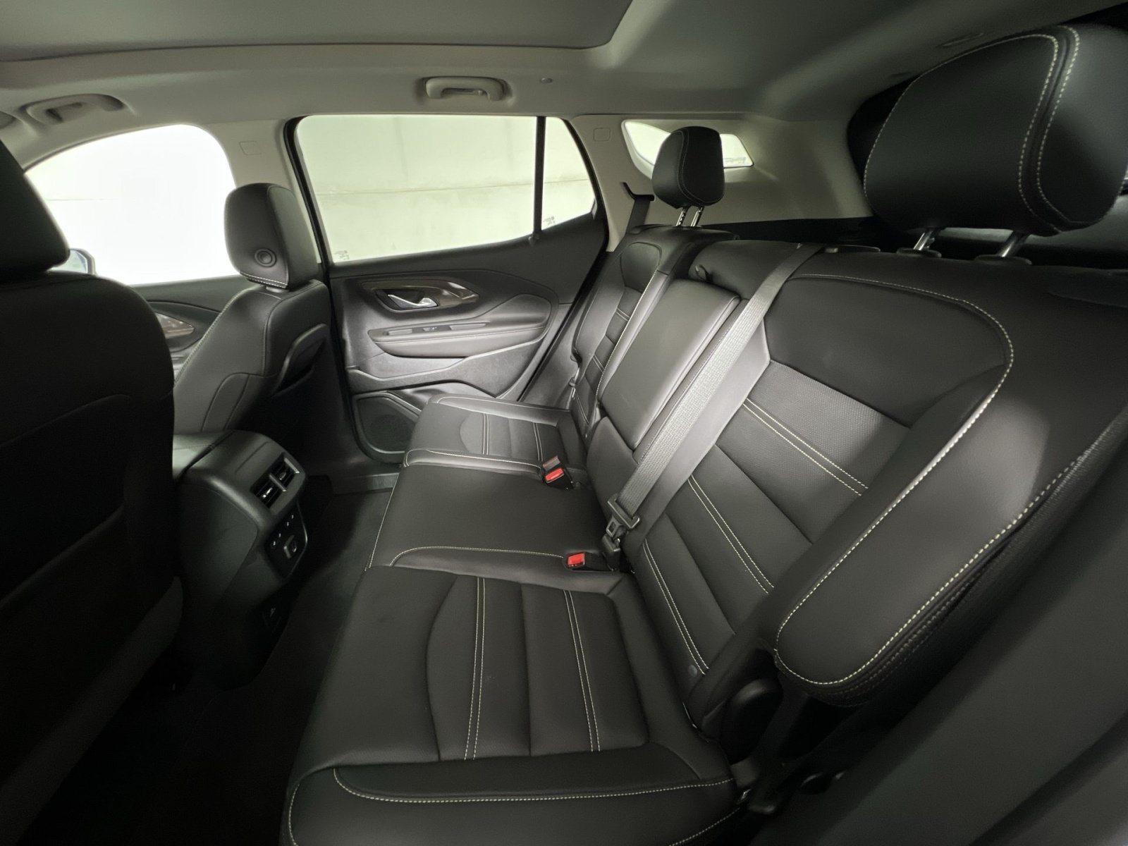 Used 2023 GMC Terrain Denali w/ Denali Premium Package AWD/4WD image 25