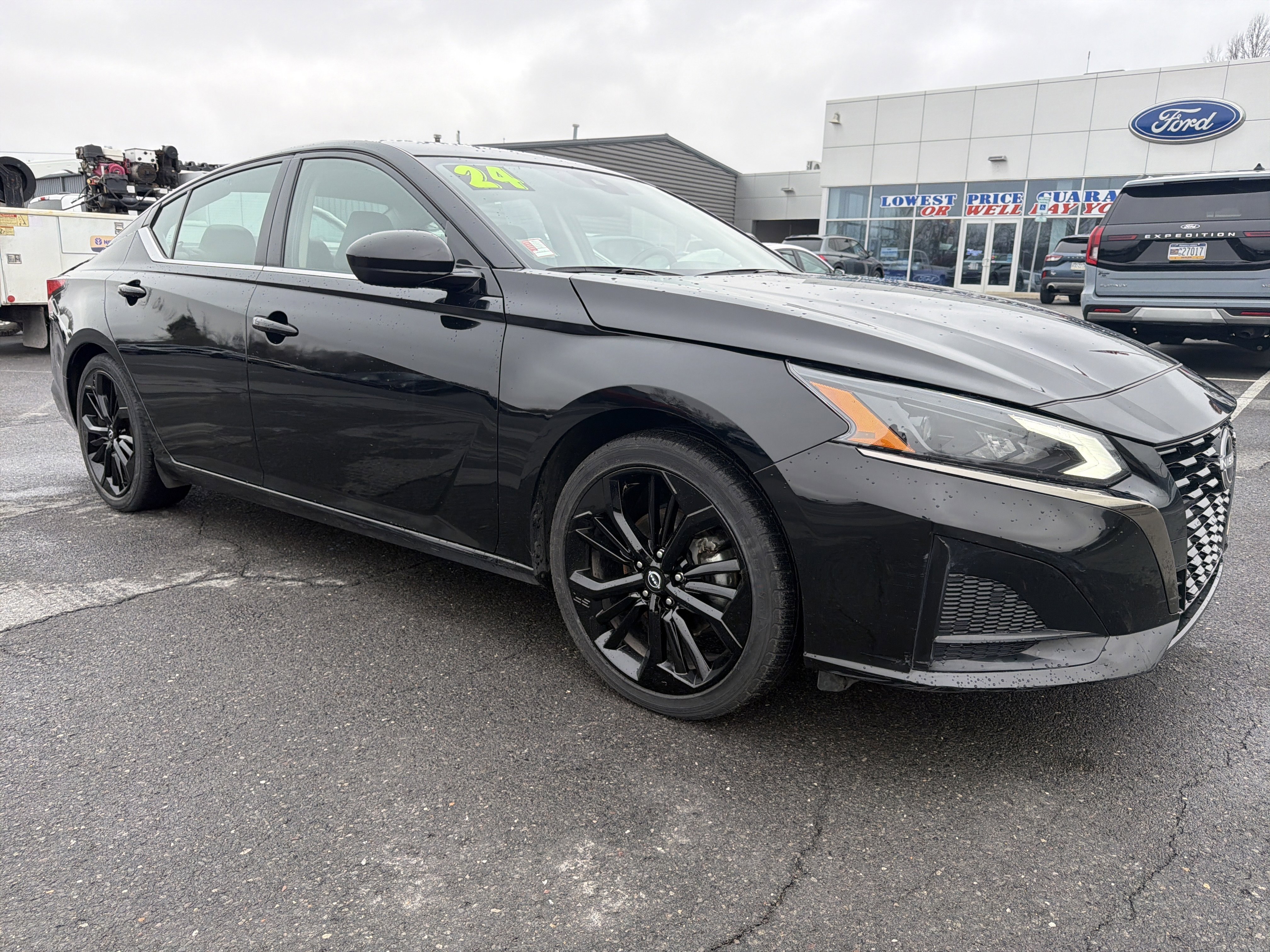 Used 2024 Nissan Altima 2.5 SR FWD image 1