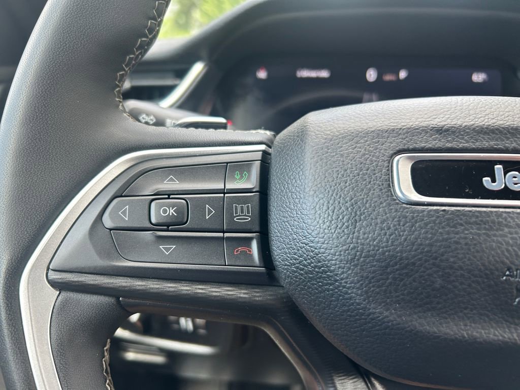 Used 2024 Jeep Grand Cherokee Altitude image 18