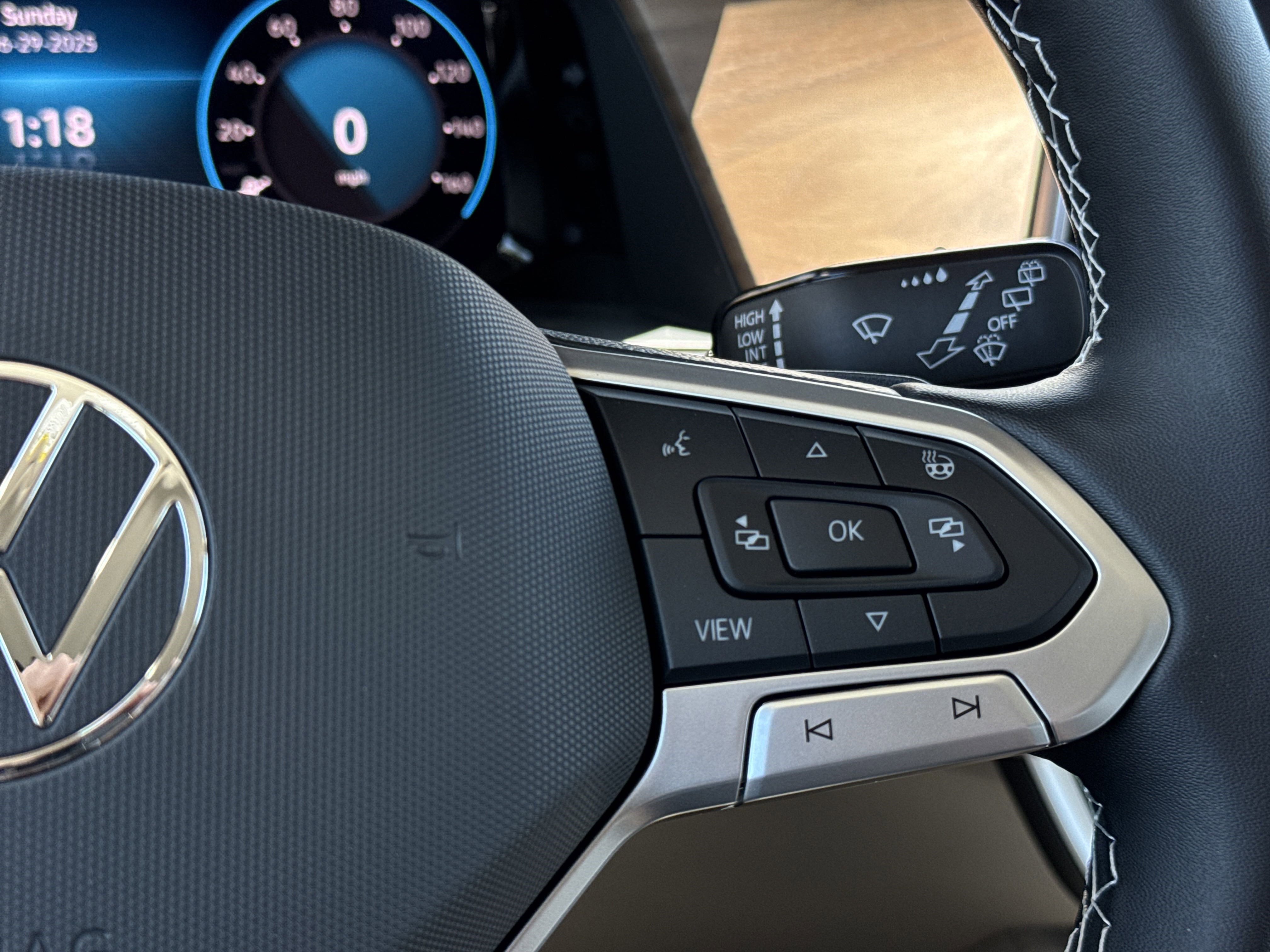 Used 2025 Volkswagen Atlas SE image 18