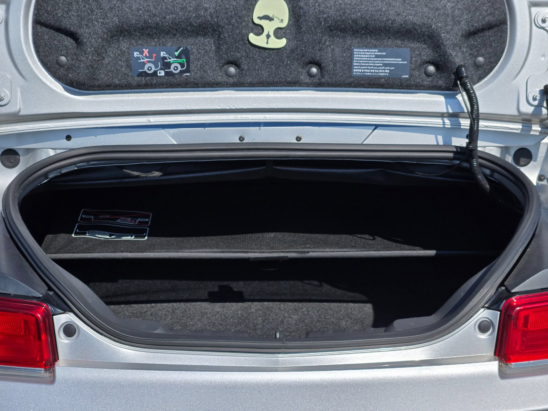 Used 2015 Chevrolet Camaro LT RWD image 18