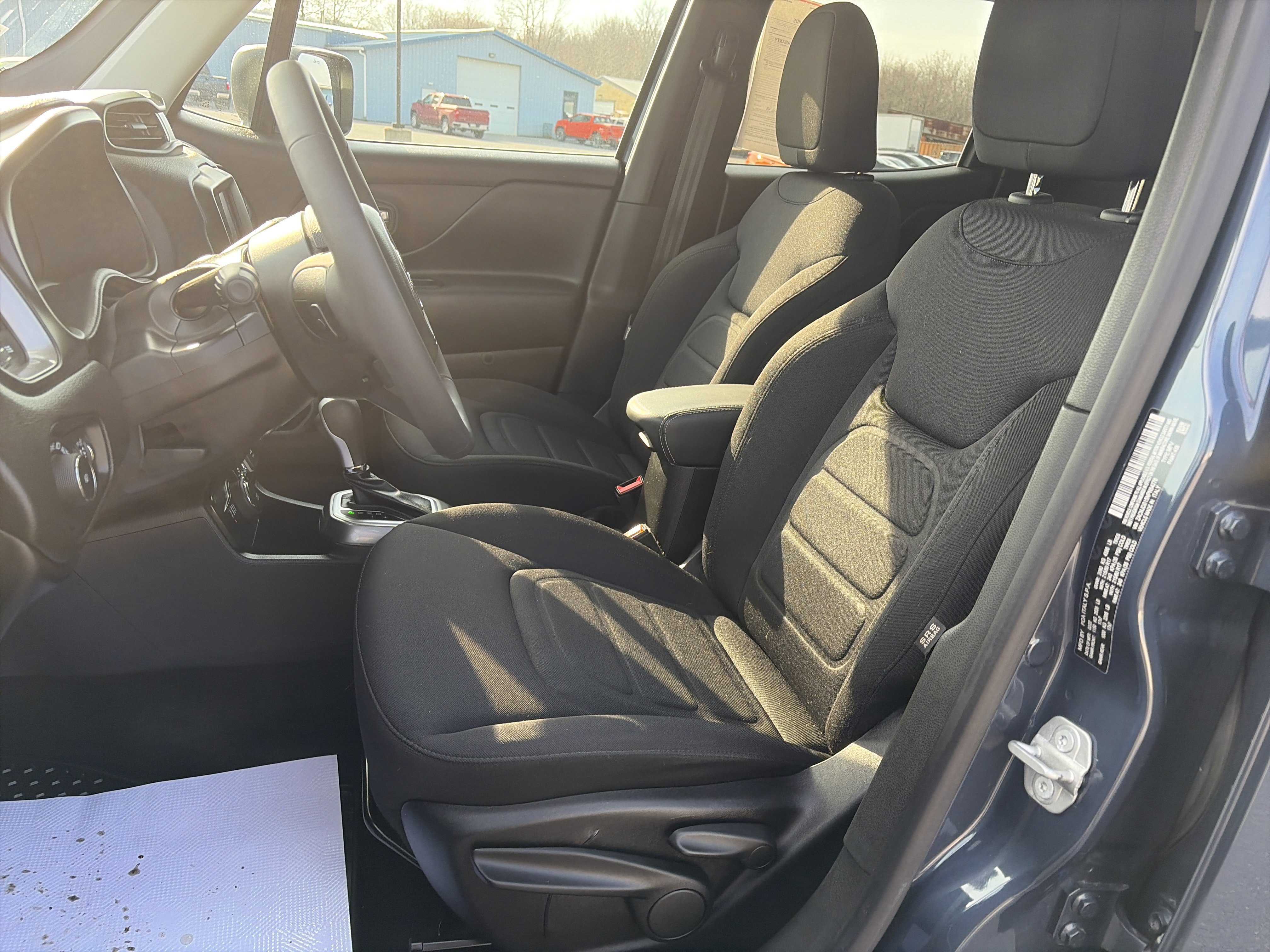 Used 2022 Jeep Renegade Latitude AWD/4WD image 12