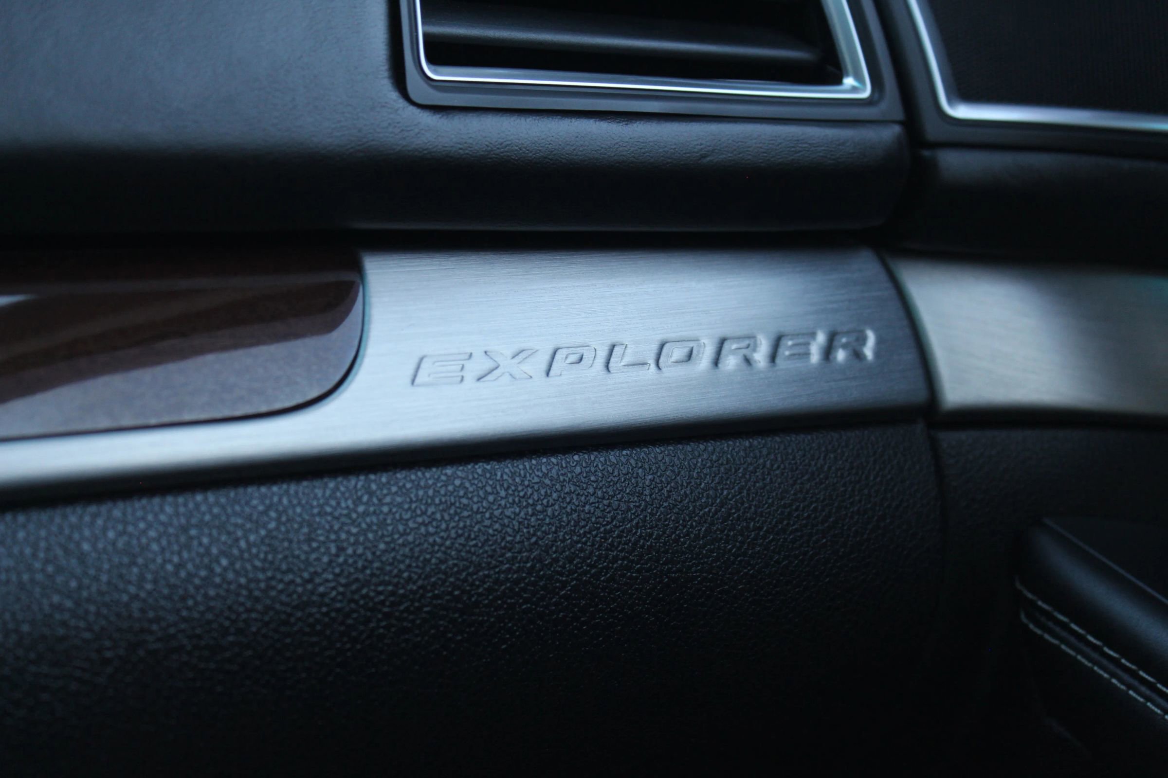 Used 2016 Ford Explorer Platinum image 41