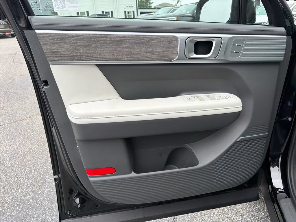 Used 2025 Hyundai Santa Fe Limited FWD image 10