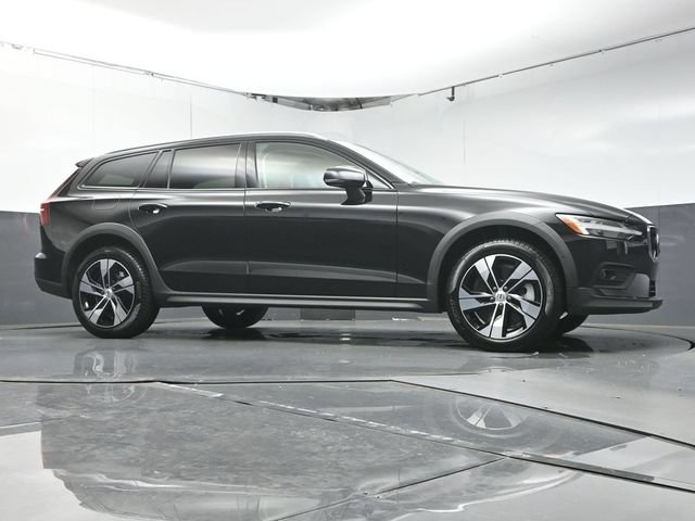 Used 2025 Volvo V60 B5 Cross Country Plus AWD/4WD image 33