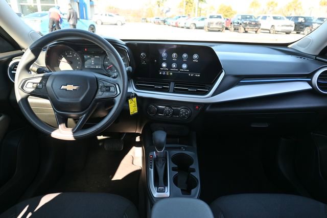 Used 2025 Chevrolet Trax LS image 12