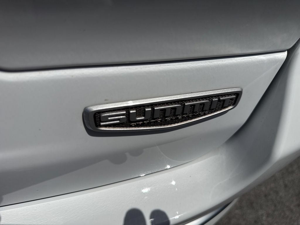 Used 2025 Jeep Grand Cherokee Summit AWD/4WD image 29