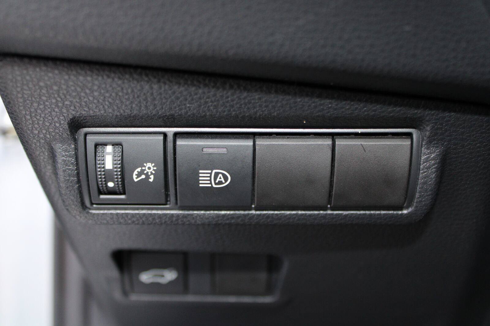 Used 2022 Toyota Corolla Cross XLE w/ Convenience Package FWD image 18