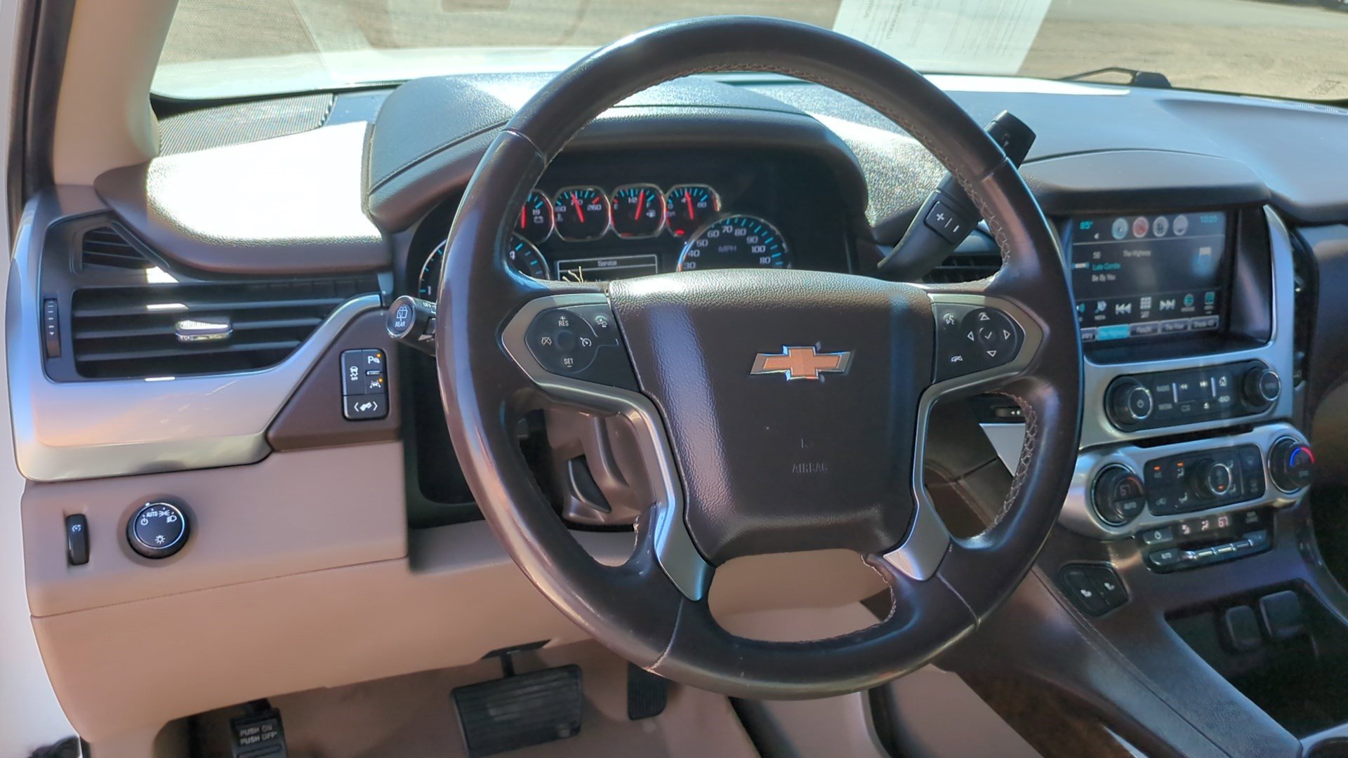 Used 2019 Chevrolet Suburban LT RWD image 15