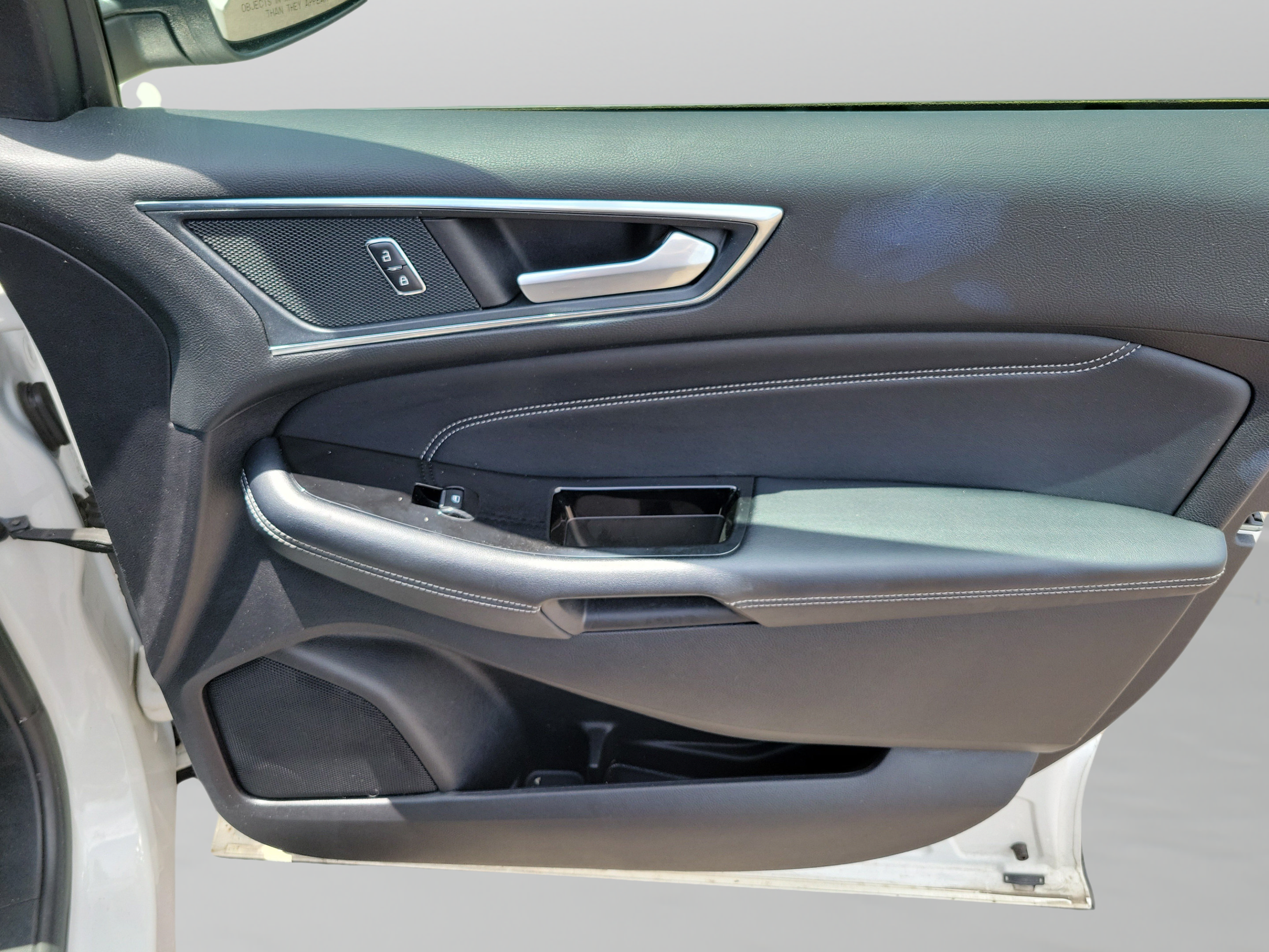 Used 2018 Ford Edge Titanium FWD image 21