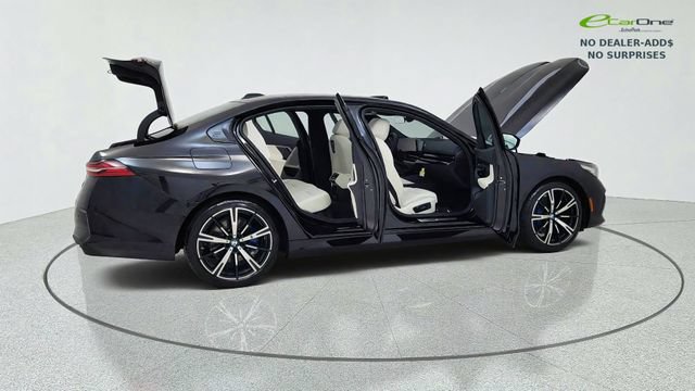 Used 2027 BMW 530i w/ M Sport Package RWD image 19