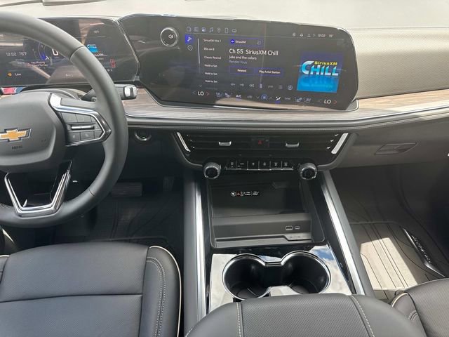 New 2025 Chevrolet Suburban Premier image 21