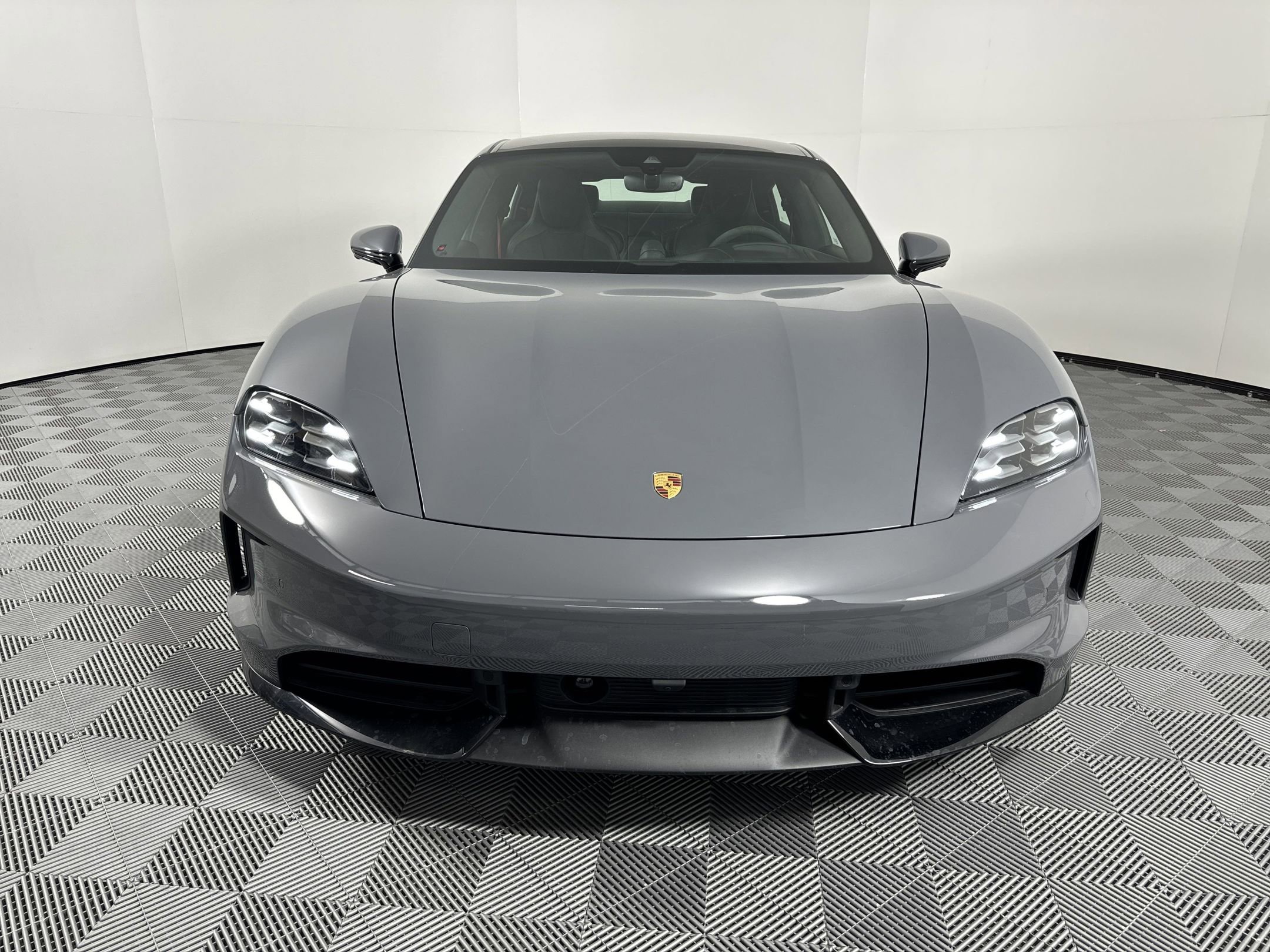 Used 2025 Porsche Taycan GTS image 6