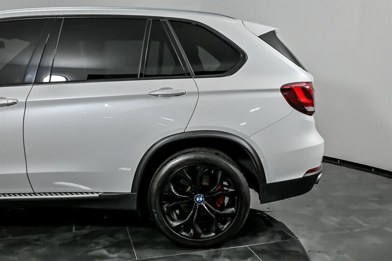 Used 2017 BMW X5 xDrive35i w/ Premium Package AWD/4WD image 7
