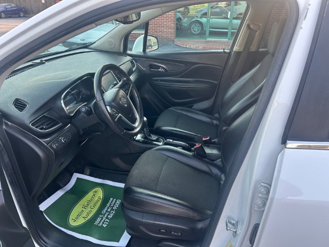 Used 2021 Buick Encore Preferred AWD/4WD image 16