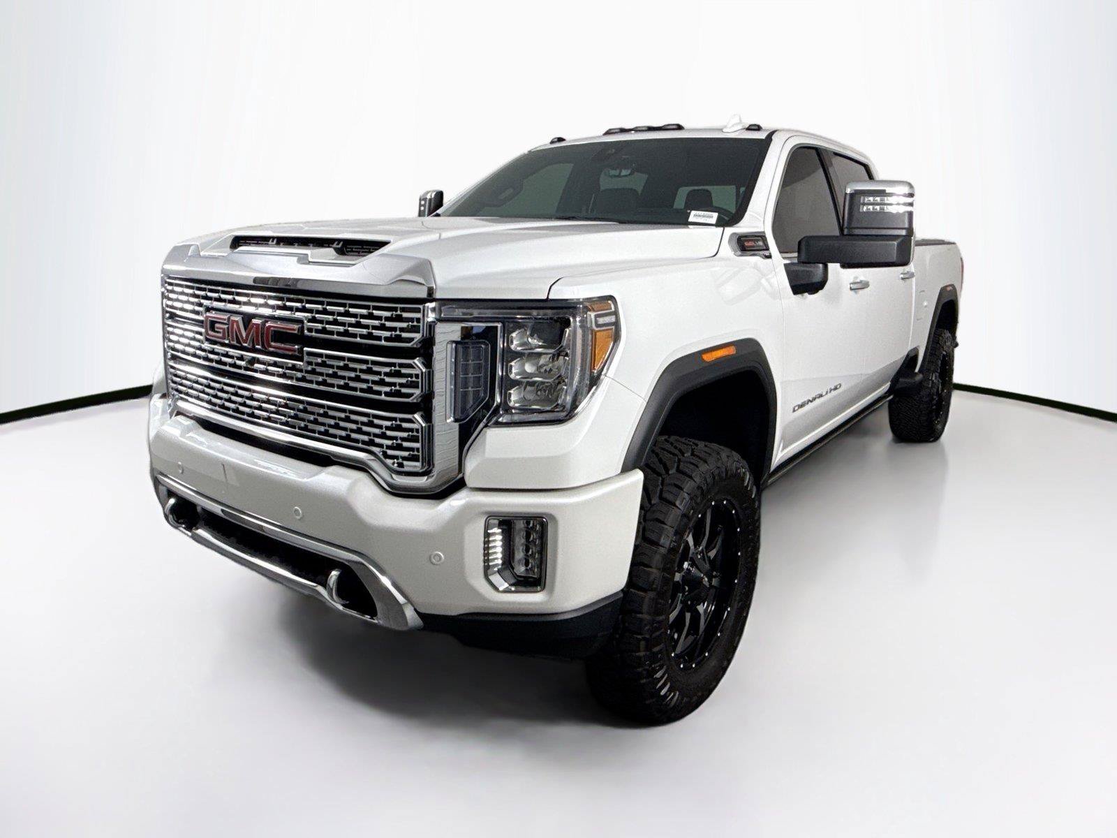 Used 2022 GMC Sierra 2500 Denali w/ Denali Ultimate Package AWD/4WD image 3