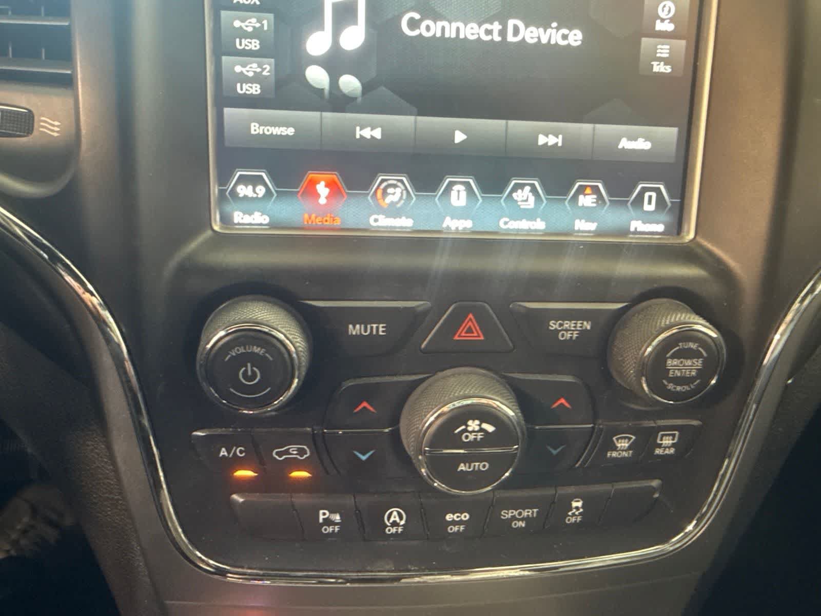 Used 2018 Jeep Grand Cherokee Altitude AWD/4WD image 27