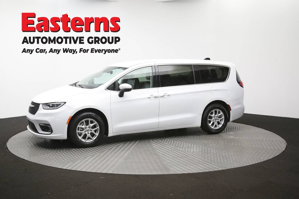 Used 2023 Chrysler Pacifica Touring-L FWD image 59