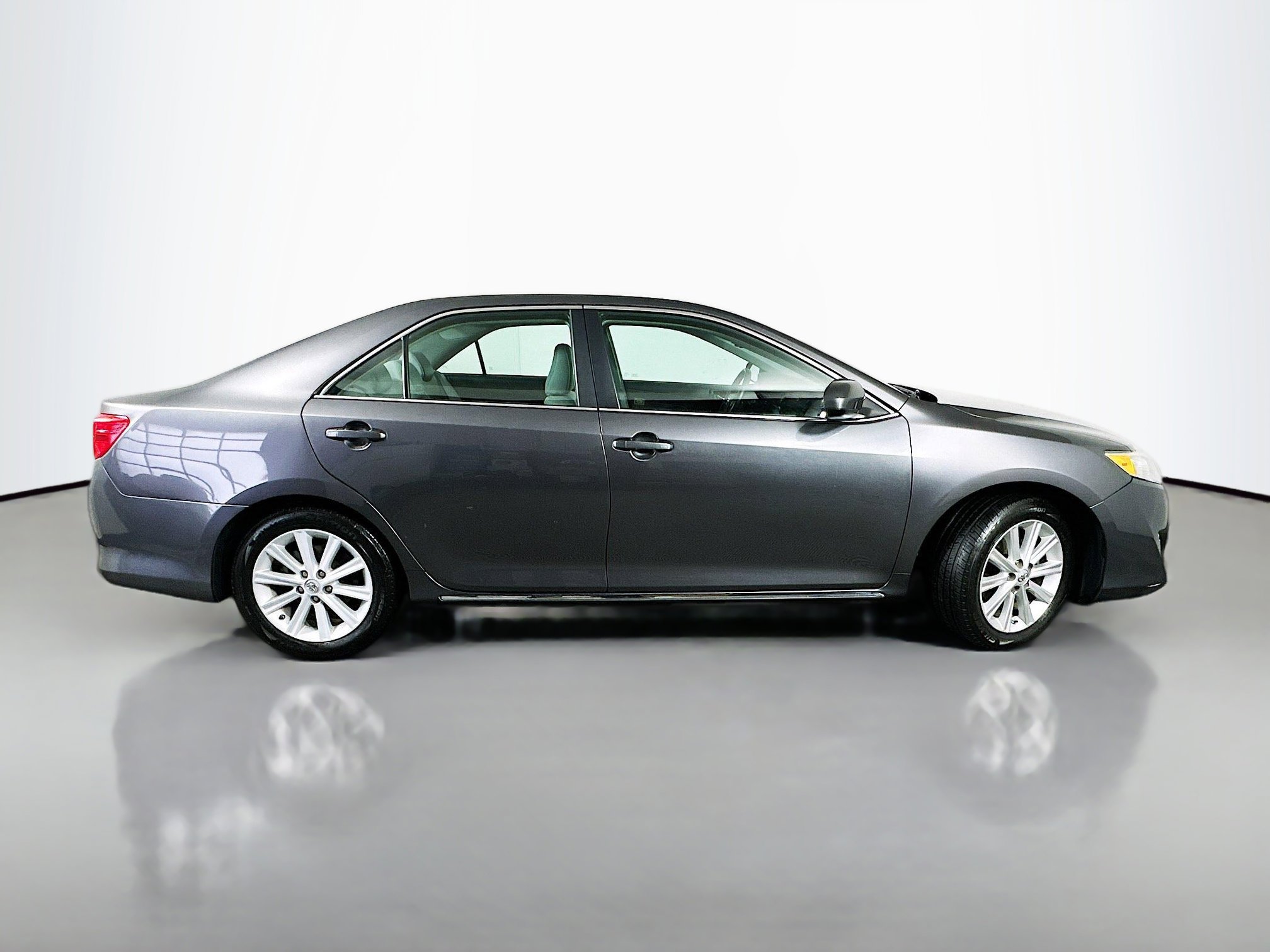 Used 2013 Toyota Camry XLE image 8