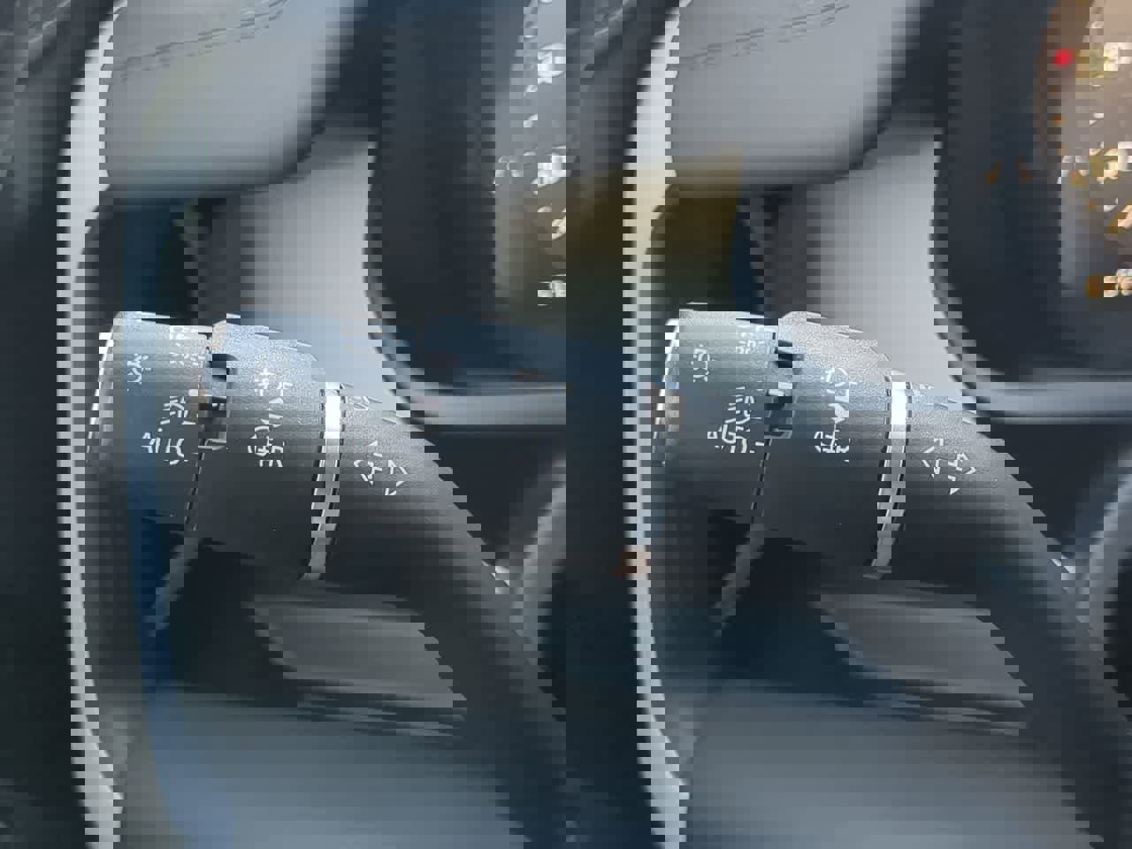 Used 2025 Land Rover Defender 110 S image 28