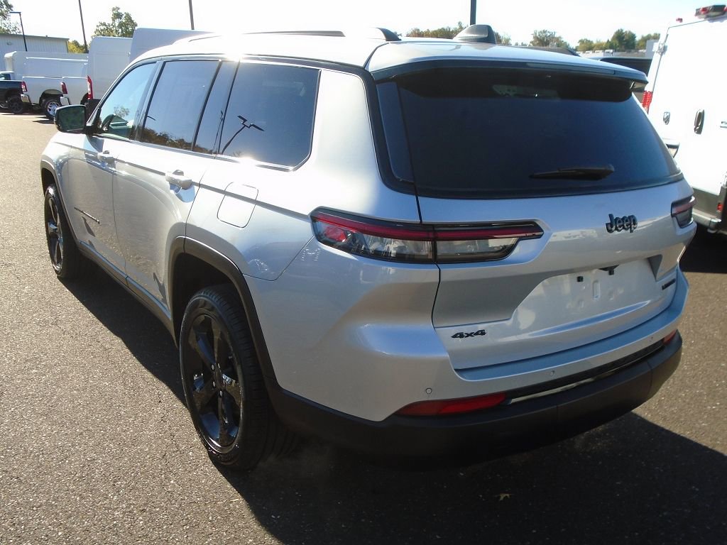 Certified 2024 Jeep Grand Cherokee L Limited w/ Black Appearance Package image 3