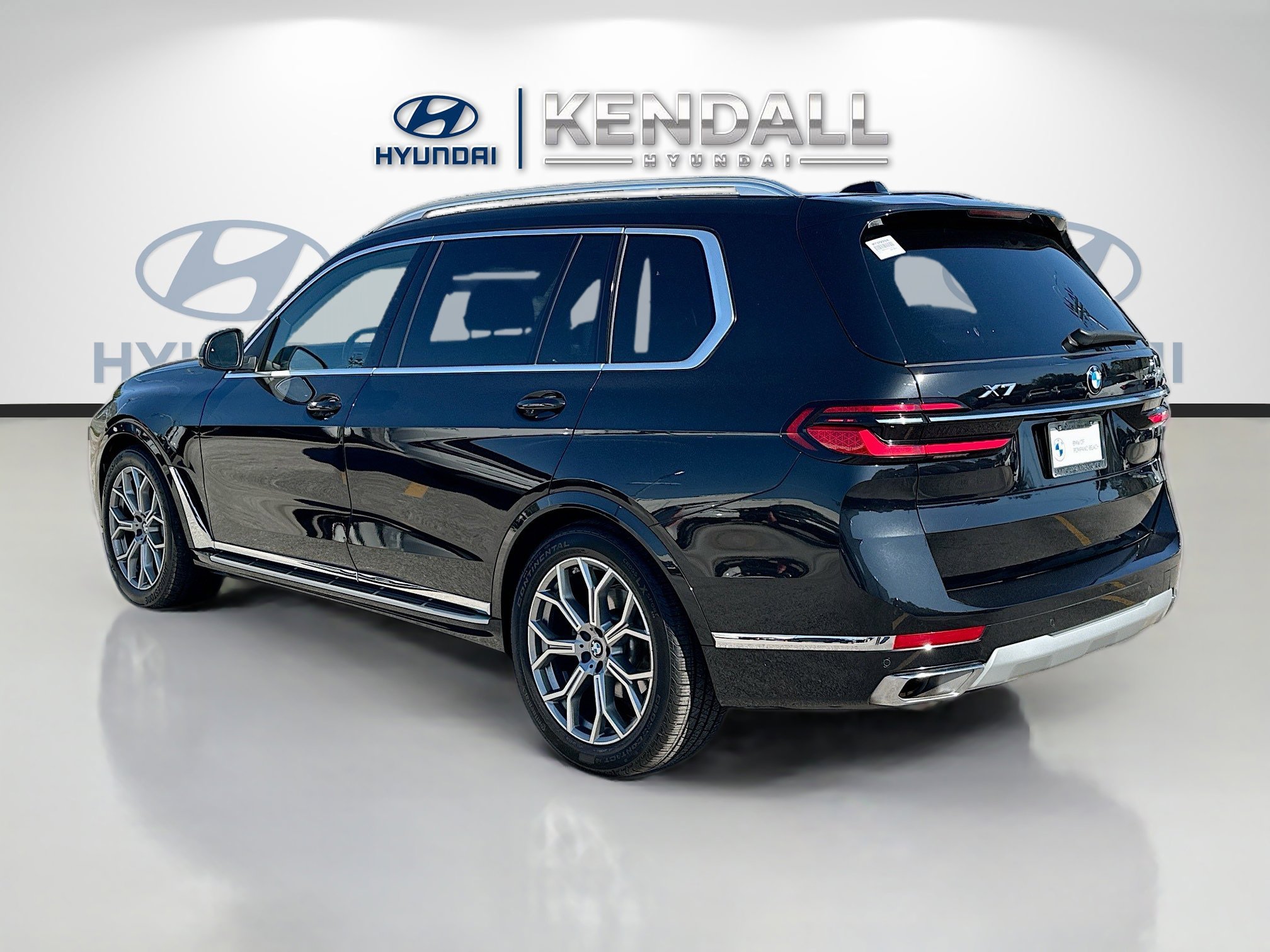 Used 2025 BMW X7 xDrive40i w/ Premium Package AWD/4WD image 5