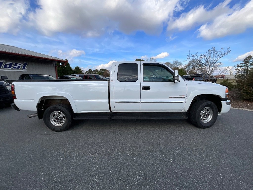 Used 2005 GMC Sierra 2500 SLT w/ Heavy-Duty Power Package image 3